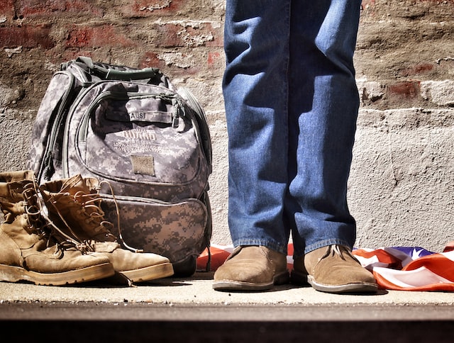 Exploring VA Loan Programs: Benefits, DTI Evaluation, and Residual Income Considerations - image of soldier standing in civilians