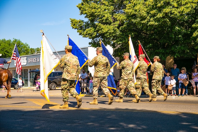 VA Loans in Texas - soldiers marching image