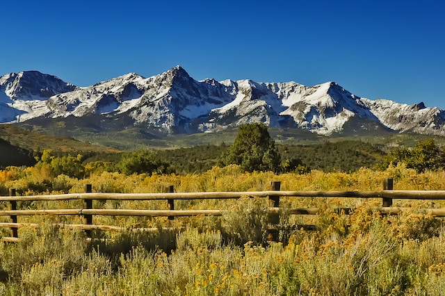 dscr loans colorado- image of mountain behind a fence showing the potential for beautiful areas to buy investment properties